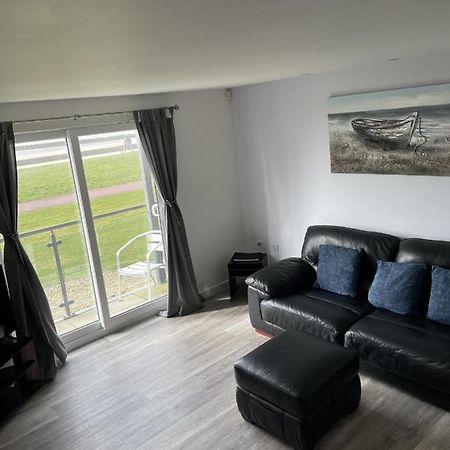 Beach Front Ground Floor Apartment Ланели Екстериор снимка