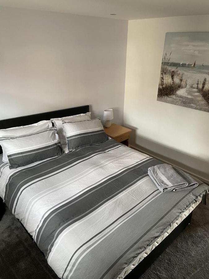 Beach Front Ground Floor Apartment Ланели Екстериор снимка