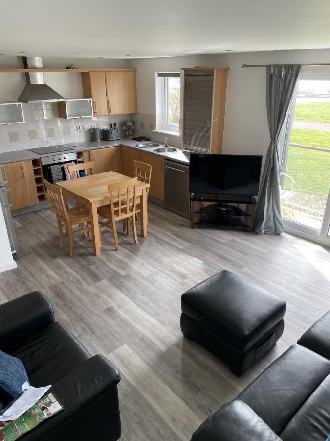 Beach Front Ground Floor Apartment Ланели Екстериор снимка