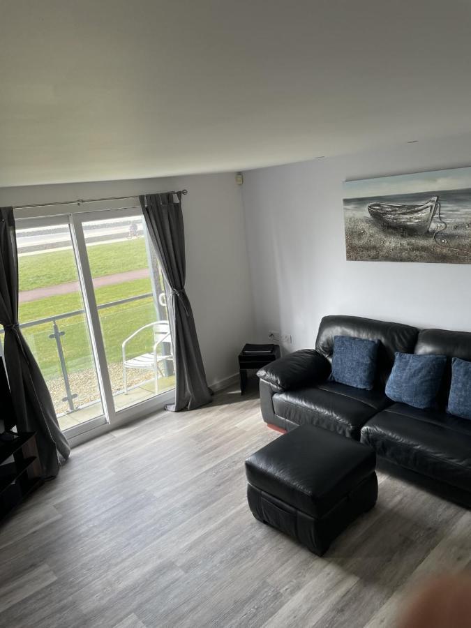 Beach Front Ground Floor Apartment Ланели Екстериор снимка